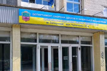 У Запоріжжі судитимуть горе-медиків - кинули старенького з інвалідністю вмирати на зупинці