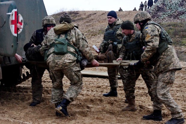На Донбасі по-звірячому розправилися з військовим медиком: в мережі назвали ім'я українського героя