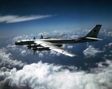 Знову за старе: російські бомбардувальники засікли біля Канади