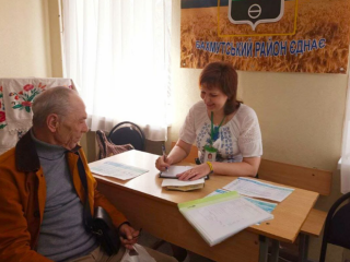 Оформлення документів, фото: Facebook