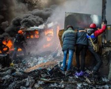 Гавкает издалека: недобиток Януковича осквернил память Героев Майдана