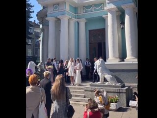 Дівчата "одружилися", скріншот: Telegram