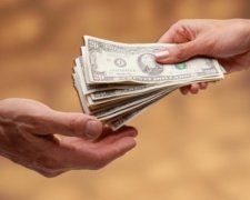 Заможна теща і щедра дружина: як правоохоронці приховують статки