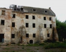 Переселенців поселять в нежитлові будинки