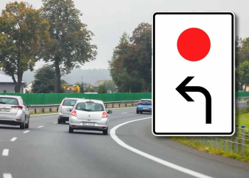 Знак із червоною крапкою та стрілкою : фото Avtomob