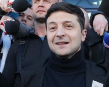 У Зеленского представили "символ правления Порошенко": целая библиотека