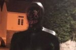 Жители опасаются, что одетый в латекс мужчина вновь вернусь их кошмарить