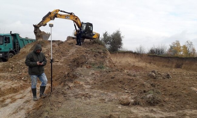 Видуботок корисних копалин у заповідній зоні