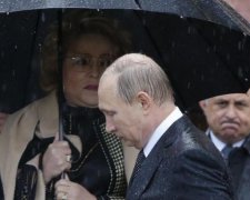 Путіна вмили з пожежного шланга: відео