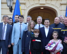 Пишається вся Україна: Зеленський нагородив двох вінницьких героїв-рятівників