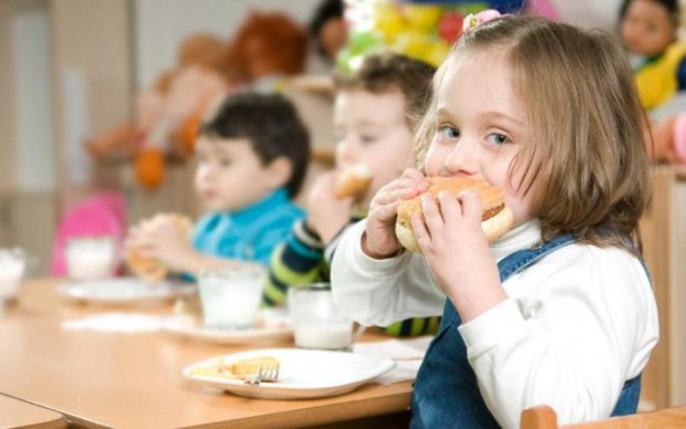 Перекус для школяра: чим замінити булочки з їдальні