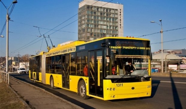 На тонування вікон в київських тролейбусах витратять півмільйона гривень