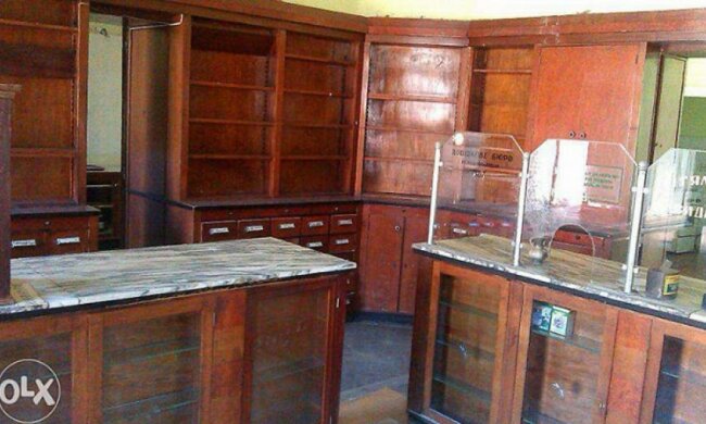 В интернете распродают мебель старинной львовской аптеки, которой более 100 лет