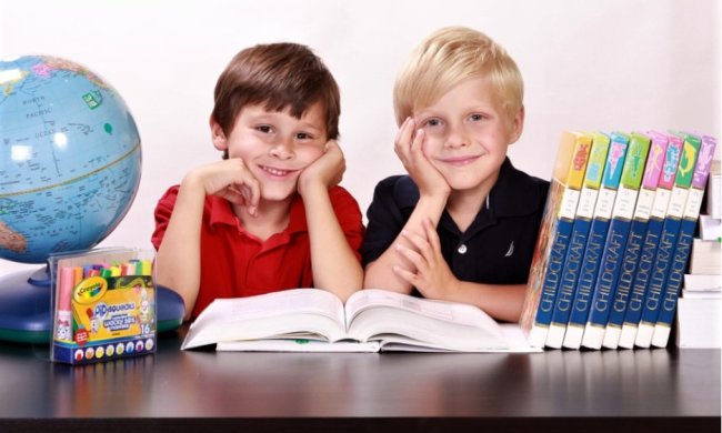 Готуємося до 1 вересня: список покупок для першокласника, учня середньої школи та старшокласника