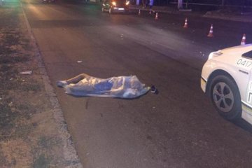 Мати трьох дітей потрапила під колеса авто