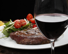 Мясо и вино, изображение из свободных источников