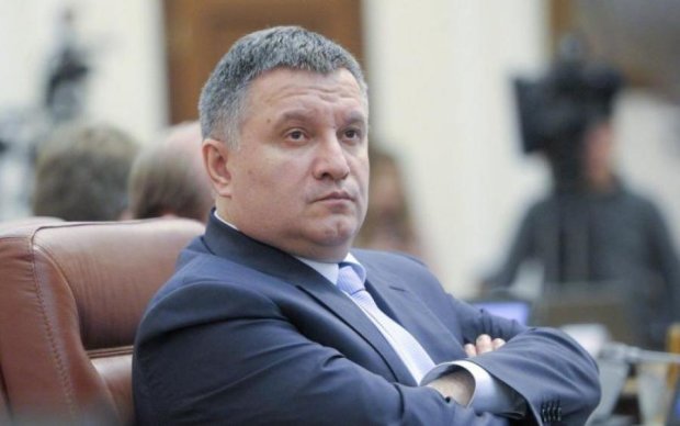 Суд уже відпустив податківця Януковича - Аваков не стримався