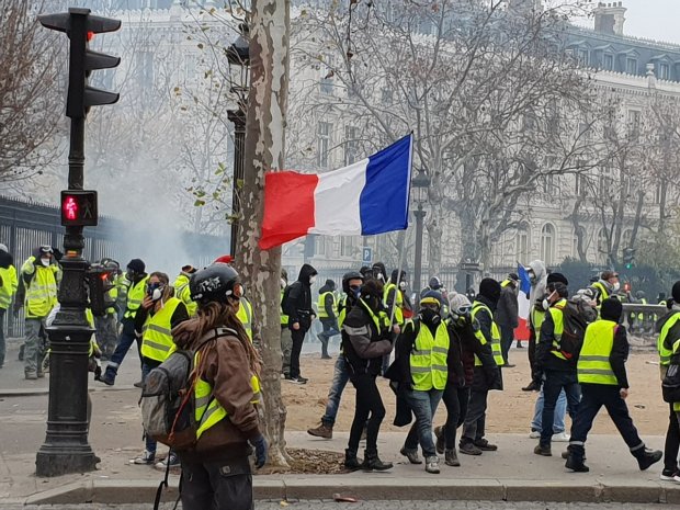 Франция расследует российский след в протестах "желтых жилетов"