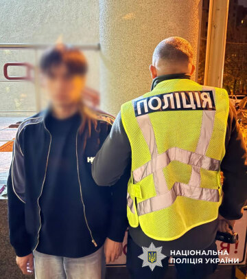 22-річний киянин побив дівчину, фото: Національна поліція України)