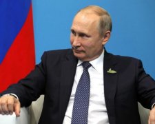 Доигрался! В Москву за Путиным приехали БТРы