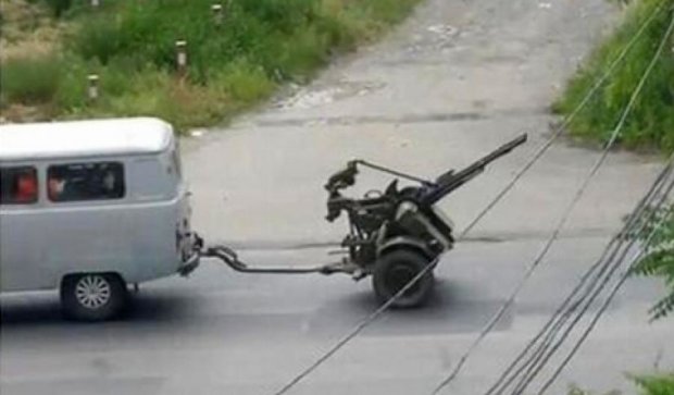В Донецк перебросили две зенитные установки в сопровождении вооруженных "казаков"