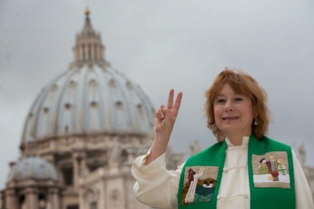 Ватикан рассмотрит возможность возведения женщин в высокий сан
