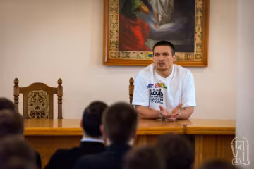 Александр Усик