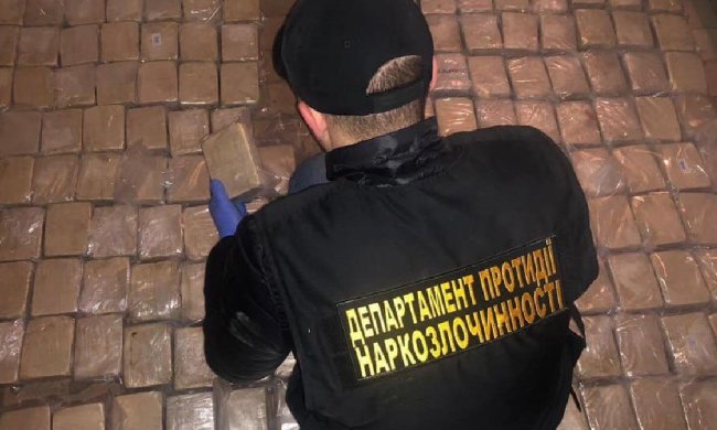 СБУ в Києві перехопила контрабанду кокаїну: наркоторговця "спалили" на найцікавішому