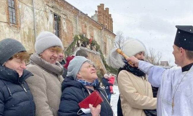 Святая вода, скриншот: YouTube