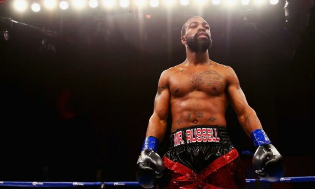 Расселл-младший нокаутировал Эскандона и защитил титул