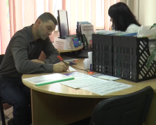 Оформлення соцдопомоги. Фото: скрін youtube