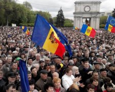 У Кишиневі тисячі мітингувальників вимагають відставки уряду