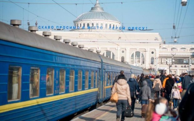 Укрзализныця сократит десяток поездов: список