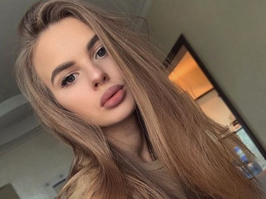 Дівчина футболіста Ледньова роздяглася перед камерою, щоб надихнути коханого: дуже гаряче відео