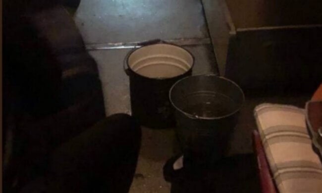 Дощ у вагоні Укрзалізниці, скріншот з відео