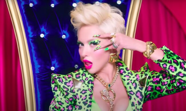 Оля Полякова, скріншот з youtube