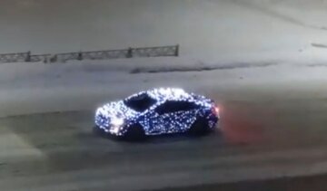 Гирлянда на автомобиль: фото скрин Ютуб