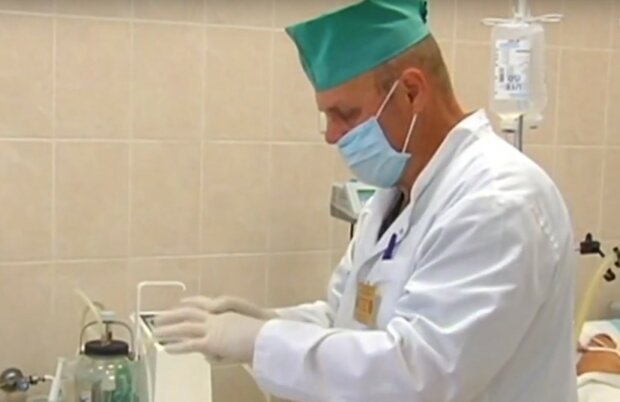 Лікар, скріншот з відео