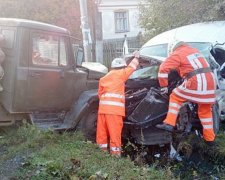 В страшній ДТП через молоковоз водія «вирізали» з автівки (фото)