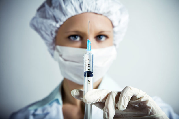 Остыл за считанные минуты: в Ровенской области после прививки умер ребенок