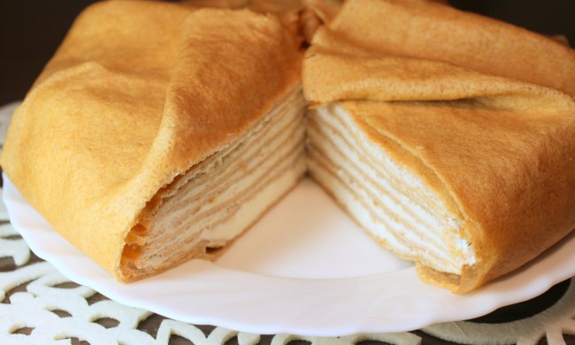 Справжній рай для ласунів: млинцевий торт з кремом із згущеного молока