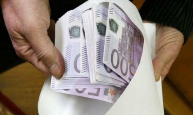 Копи піймали сільського голову на нечуваному хабарі