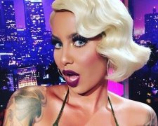 Ембер Роуз потішила шанувальників оголеними грудьми