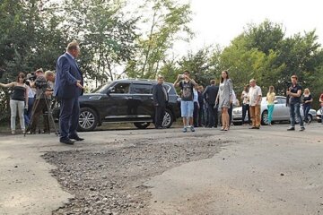 На выездном заседании Рады нардепы решили ремонтировать трассу