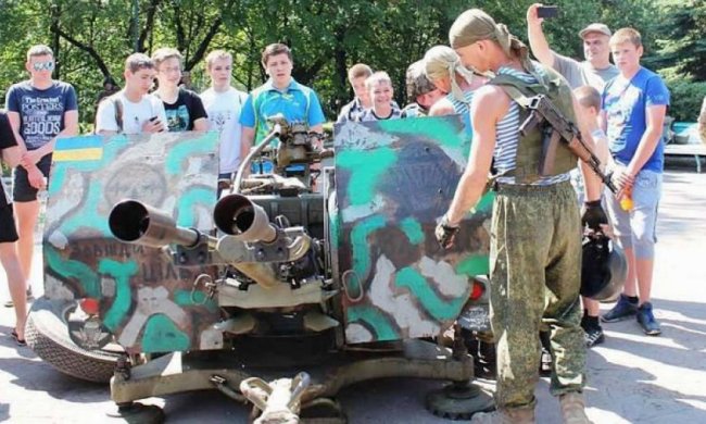 Учні школи-інтернату побачили як живуть українські десантники (фото)