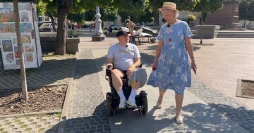 Проєкт "Свій у місті": ветеран на колісному кріслі тестує Львів