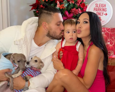 Скарлет Вас и ее избранник Тае Риччи с дочерью, фото из соцсетей