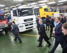 Путин с колонной КамАЗов ворвался в Украину