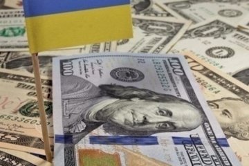 Долар "присідає" перед стрибком