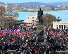 Кам'яний вік: Путін відібрав у кримчан кредитки